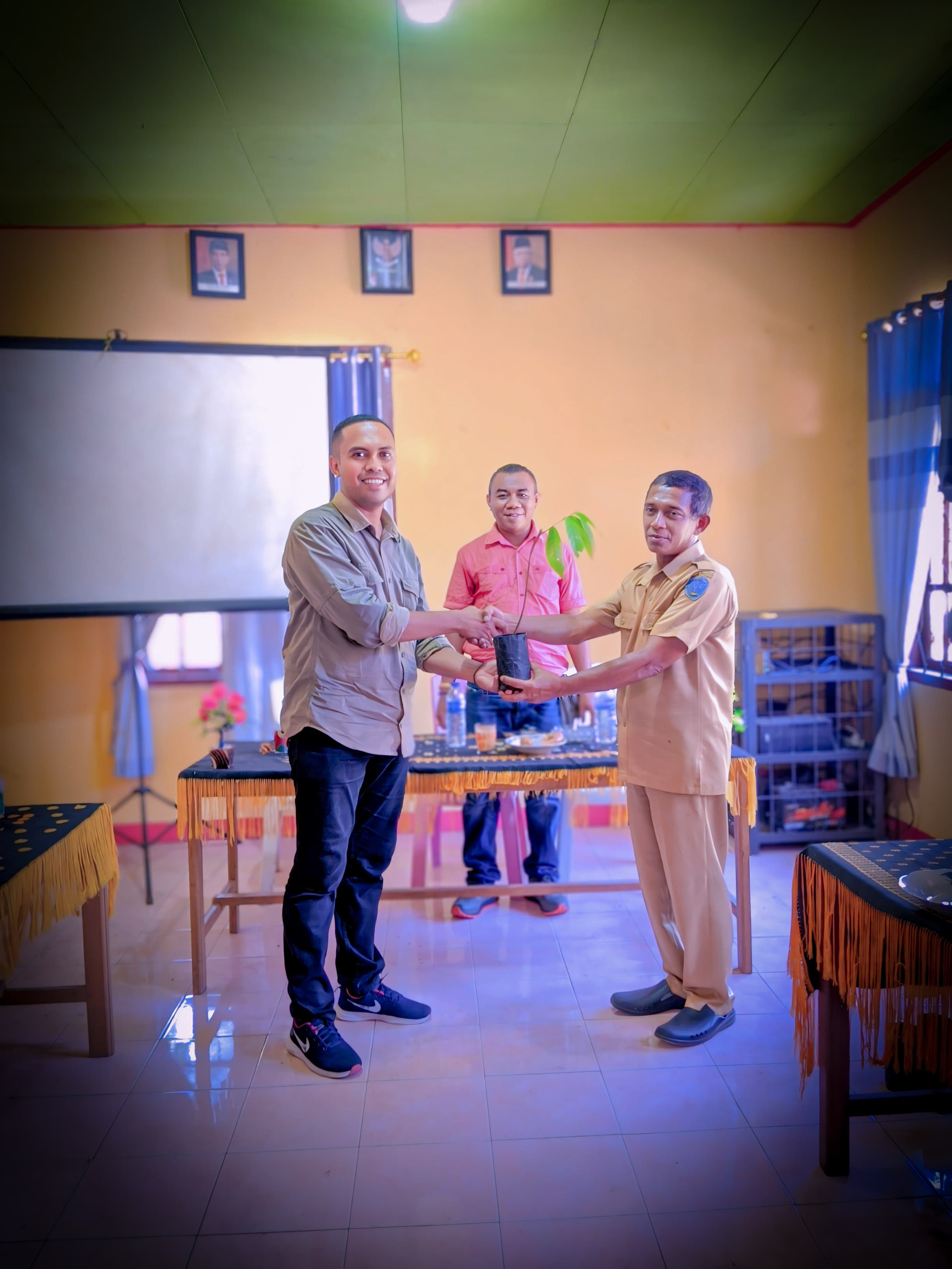 Penyerahan_anakan_kakao